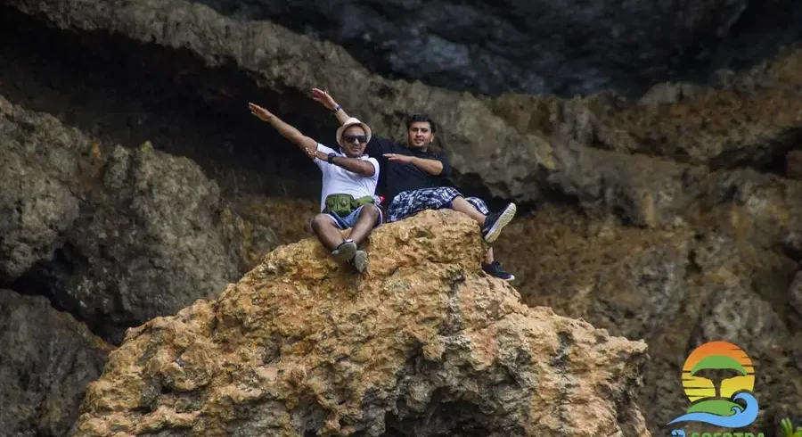 hoq-cave-entrance-socotra-island-1536x1024