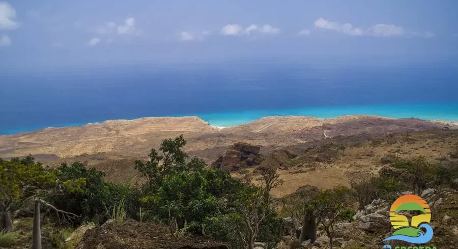 img_6079view-from-hoq-cave-entrance-socotra-islanda_1600px-1536x1024