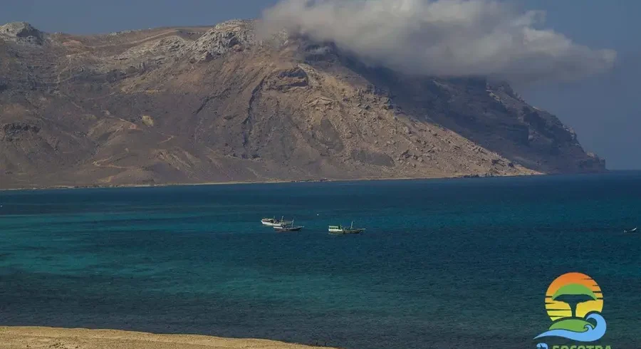 landscape-qalansiya-sea-mountain-clouds-boats-socotra-island-1536x1024
